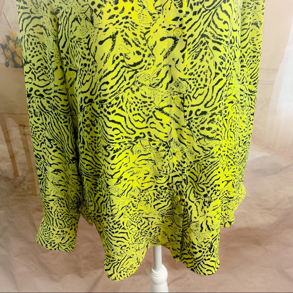 SOLD T TAHARI Yellow Tiger Animal Print Button Down - Picture 3 of 10